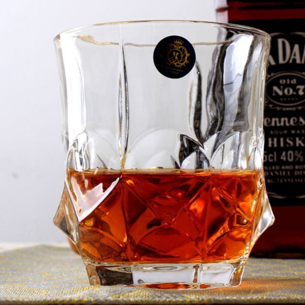 Elevate your whisky tasting experience with the sophistication of the whisky glass